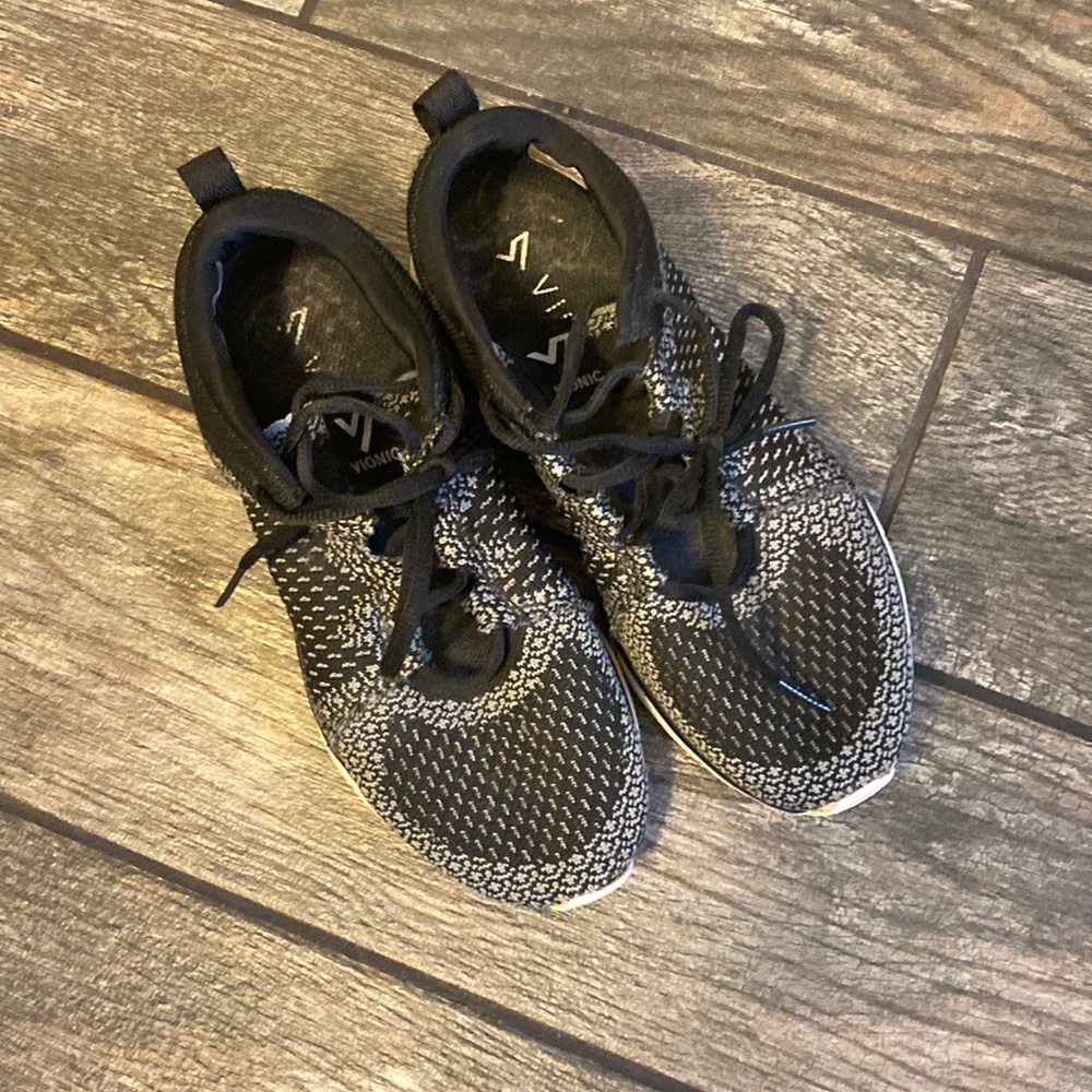 Vionic shoe
